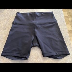 Lululemon Wunder train short 6in
